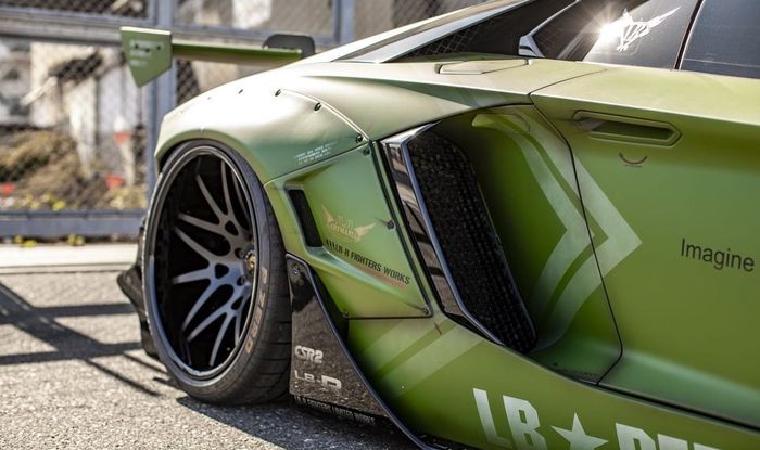 Lamborghini Aventador pasang pelek Forgiato Maglia ECL berdiameter lebar 