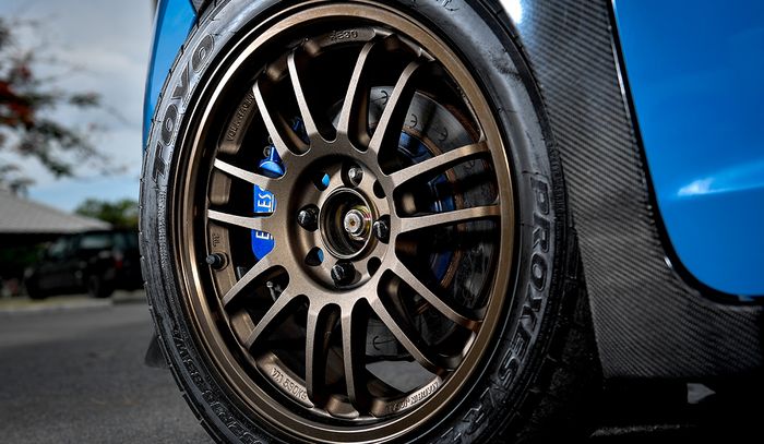 Modifikasi Honda Jazz GK5 pakai pelek Volk Racing RE30