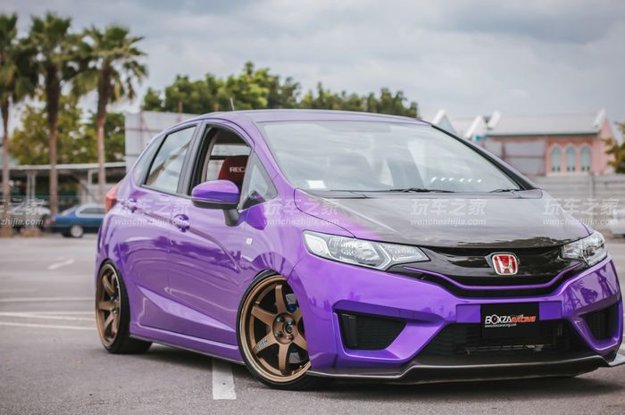 Honda Jazz pakai kelir ungu 