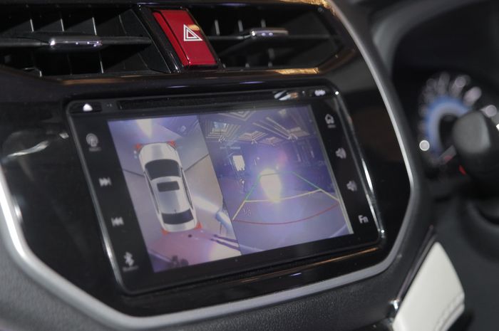 Daihatsu Terios punya kamera parkir all-around view