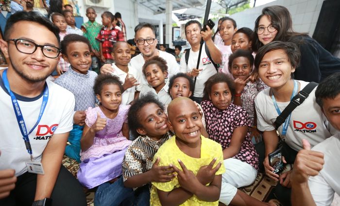 Senyum bahagia anak-anak di Panti Asuhan Yayasan Komunitas Anak Maria Immaculatta (KAMI) menyambut kedatangan tim DO-NATION