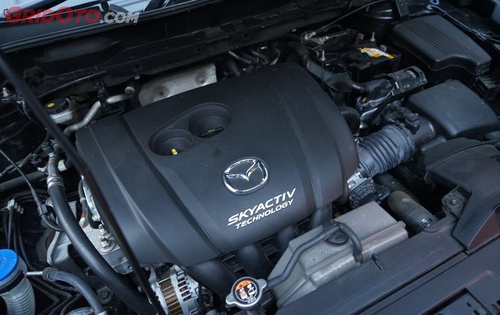 Walaupun dengan kapasitas mesin yang lebih besar, berkat teknologi SKYACTIV Mazda CX-5 lebih irit BBM dibanding CR-V