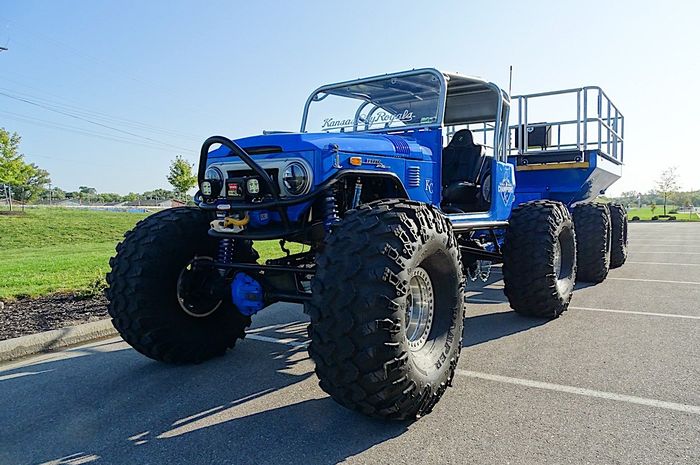 Modifikasi Toyota Land Cruiser FJ40 bak monster