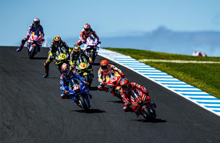 Alex Rins (#42) menyebut persaingan antarpembalap di MotoGP Australia 2022 sangat rapat, mirip balapan di Moto3