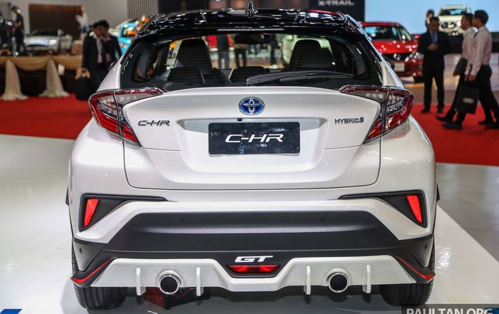 Tampilan belakang modifikasi Toyota C-HR sporty