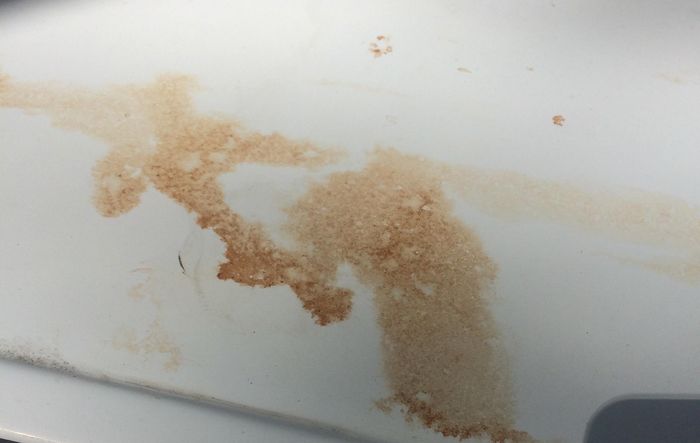 Ilustrasi getah pohon di bodi motor