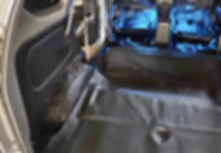 Karpet Dasar Mobil Berbau Setelah Terkena Air, Apa Solusinya?