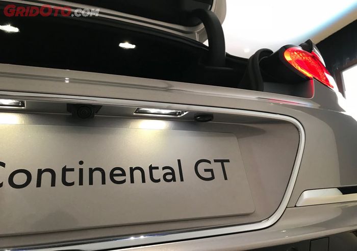 Aki Bentley Continental GT bisa di charge