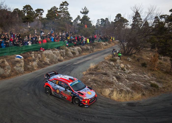 Thierry Neuville menjalani pertarungan sengit di hari terakhir reli Monte Carlo 2019