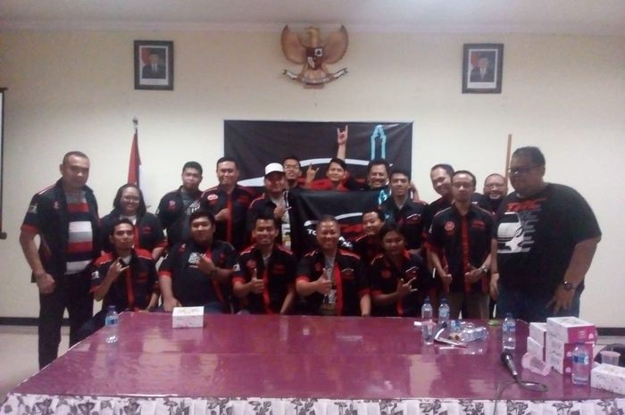 Para anggota TAC chapter Semarang foto bersama usai acara