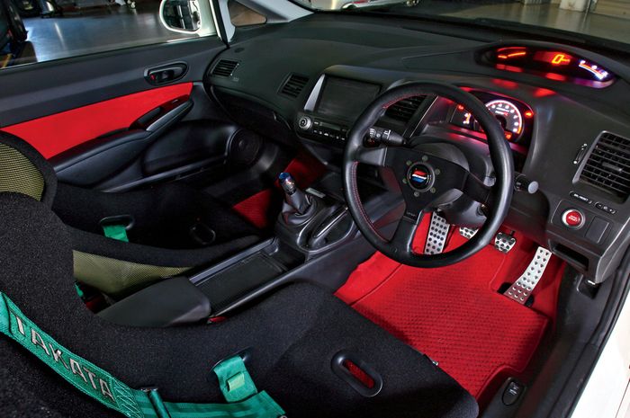 Tampilan interior modifikasi Honda Civic Type R FD2 besutan Spoon