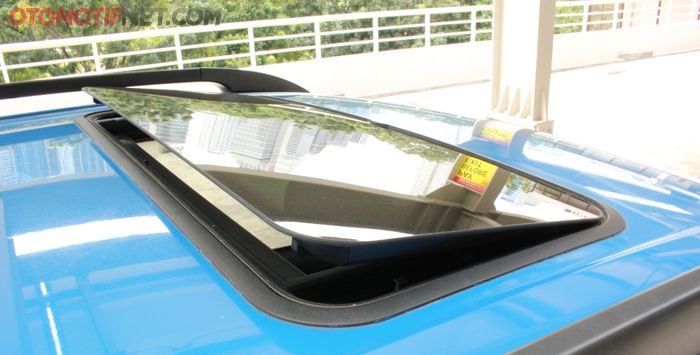 Pasang sunroof biar makin keren