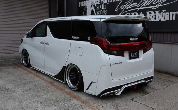 Toyota Alphard pakai body kit agresif