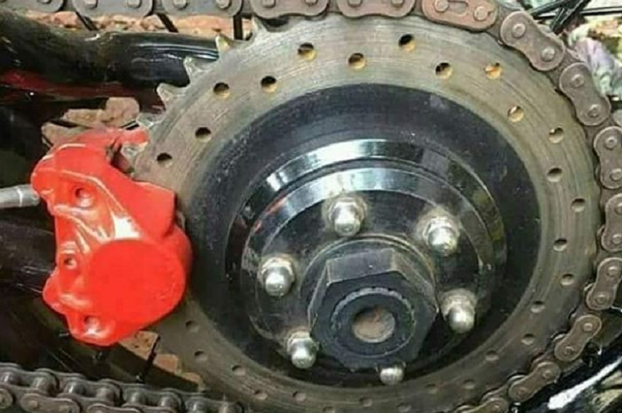 Cakram dan gear belakang jadi satu bagian