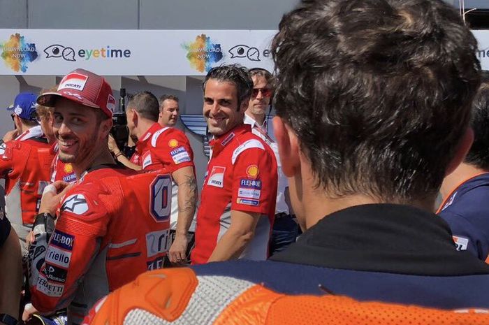 Marc Marquez saling pandang dengan Andrea Dovizioso usai kualifikasi MotoGP Austria