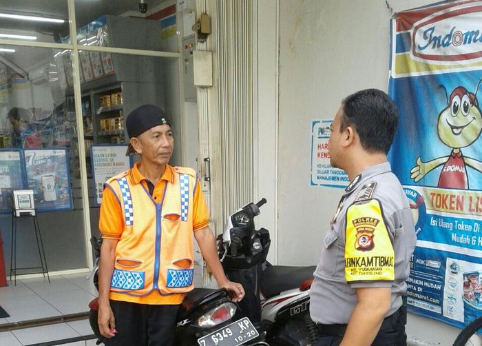 Ilustrasi,ada peran ormas dibalik keberadaan juru parkir liar di minimarket.