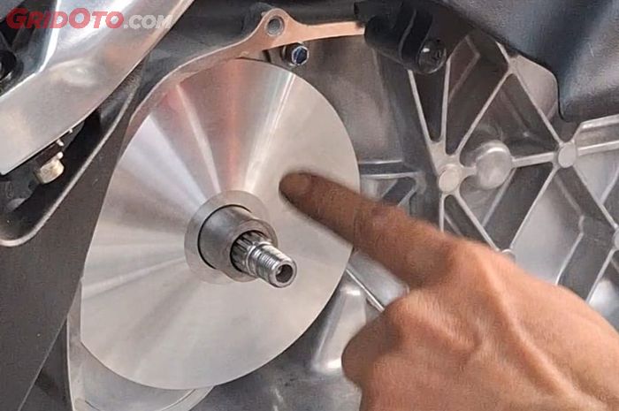 Ilustrasi rumah roller atau pulley motor matic