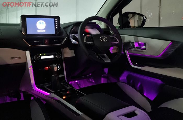 Toyota All New Veloz upgrade ambient light di Dharma Audio