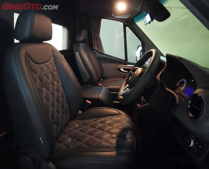 Area driver juga dimodif senada kabin belakang