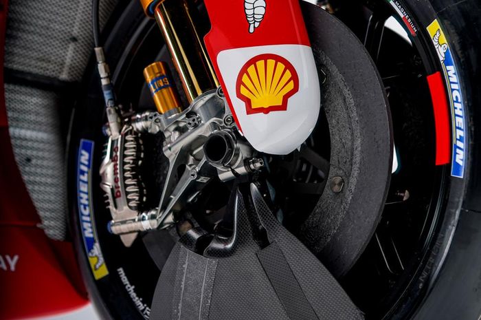 Walaupun dikenal sebagai motor dengan fitur dan teknologi canggih, ternyata fitur ABS absen di motor MotoGP