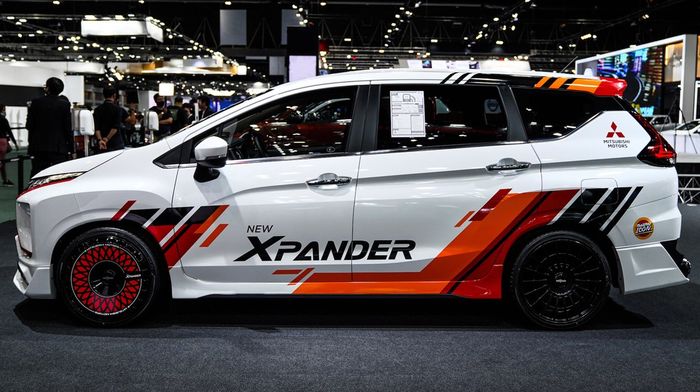 Mitsubishi Xpander pasang pelek Rotiform dengan desain berbeda