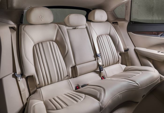 Bangku belakang Maserati Levante S GranLusso