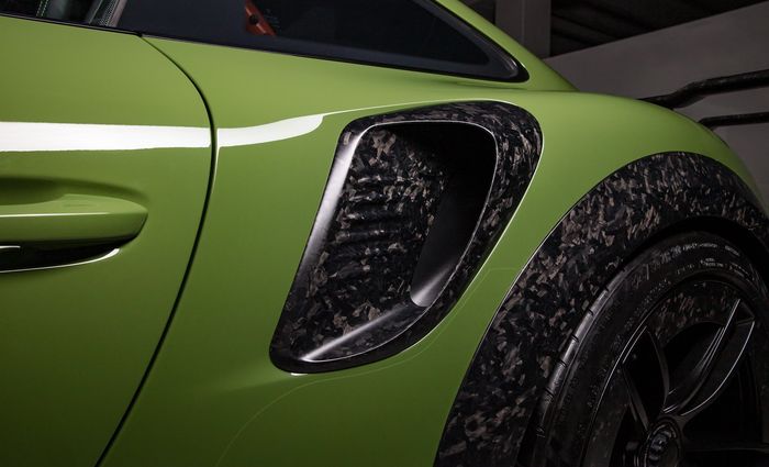 Body kit serat karbon Porsche 991 Turbo S garapan TechArt 