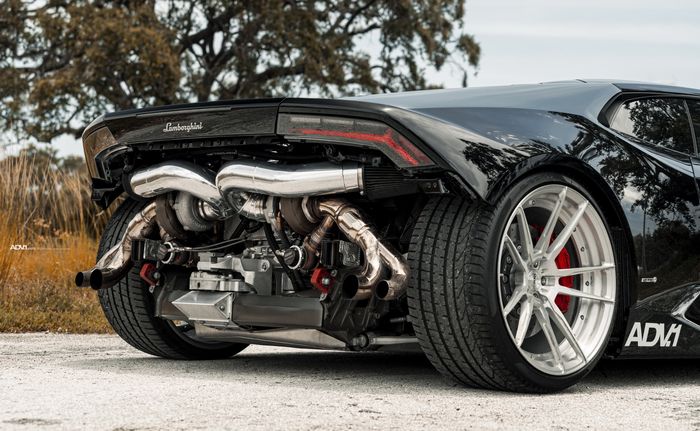 Lamborghini Huracan pakai pelek ADV.1 seri ADV5.2 M.V2 CS