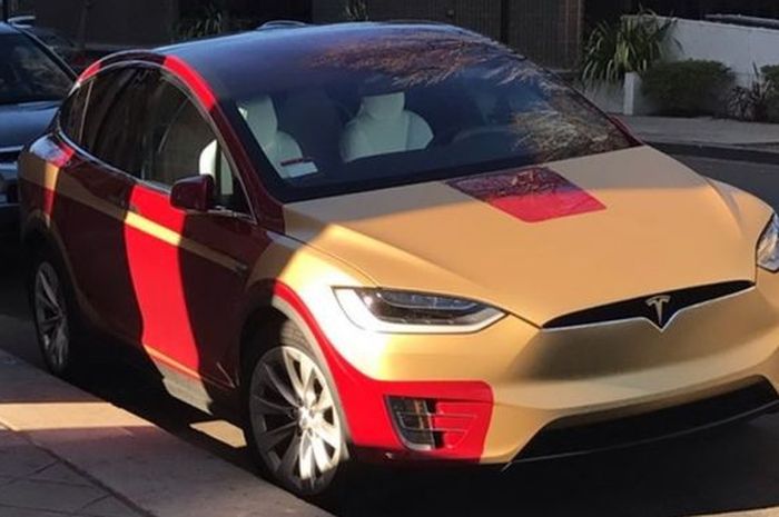 Modifikasi Tesla Model X pakai kelir ala Iron Man