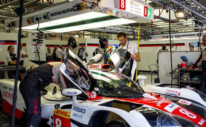 Tes mobil Toyota TS050 Hybrid, Fernando ALonso pertama kali merasakan mobil LMP1, mobil kategori tertinggi di kejuaraan dunia balap ketahanan