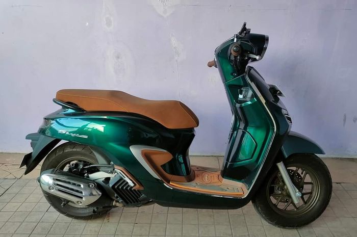 Contoh Honda Stylo 160 milik Adi Sanjaya yang pakai knalpot Vespa matic 