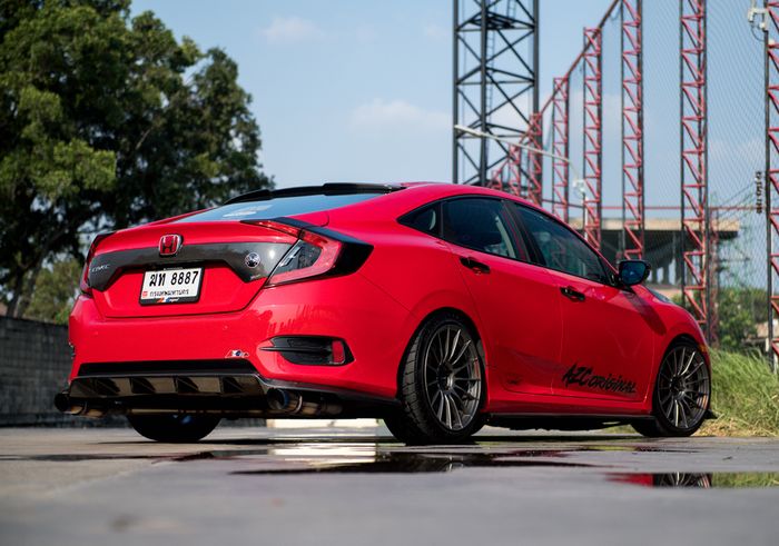 Tampilan belakang modifikasi Honda Civic Turbo dengan gaya sporty