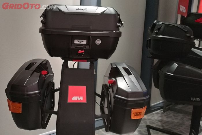Side Box E32N dan Top Box B32M-ADV merupakan produk terbaru dari GIVI untuk pasar Indonesia