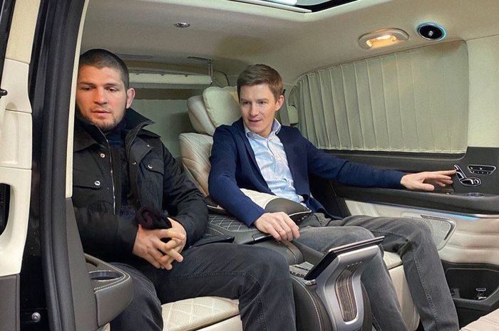 Interior mewah Mercedes-Benz V-Class milik Khabib Nurmagomedov