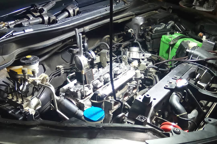 Proses dial camshaft pada Honda HR-V di bengkel Supernova