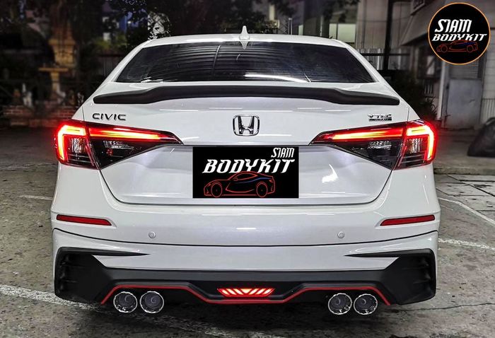 Tampilan belakang modifikasi All New Honda Civic RS pakai body kit S-Sport V1
