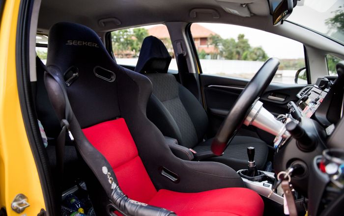 Tampilan kabin sporty modifikasi Honda Jazz GK5