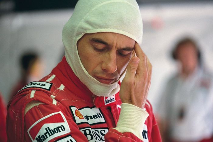 Ayrton Senna da Silva, meninggal dunia setelah kecelakaan saat balapan di F1 San Marino, 1 Mei 1994