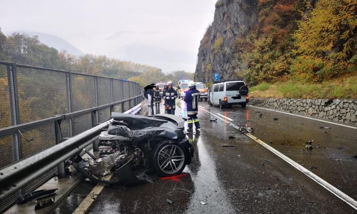 Kondisi Audi dan van yang terlibat kecelakaan