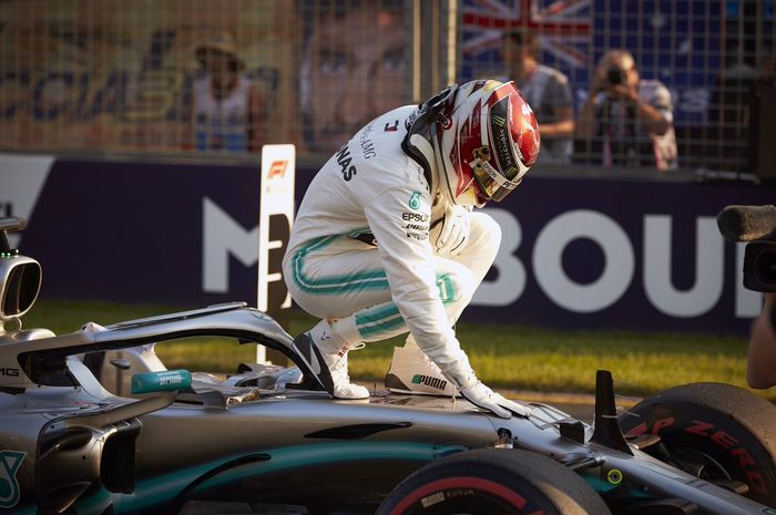 Lewis Hamilton usai meraih pole position ke-84 di F1 Australia 2019