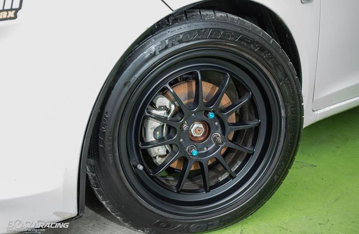 Pelek dan kaki-kaki juga ikut diganti