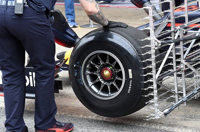Pirelli membawa lima kompon ban serta ban prototipe untuk pengembangan lebih lanjut, dalam tes pramusim F1 2019 di sirkuit Barcelona