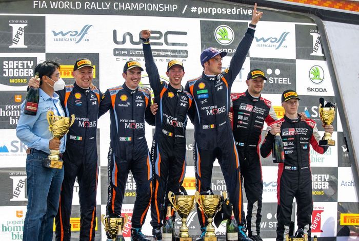 Podium Reli Belgia 2021, pereli tim Hyundai menempati posisi 1-2 dan preli tim Toyota di podium ketiga