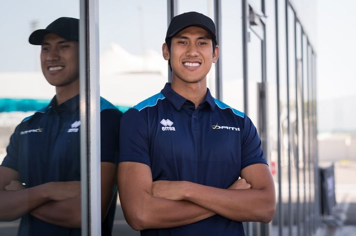 Pembalap Indonesia, Sean gelael dengan seragam tim DAMS yang akan dibelanya di Formula 2 tahun depan
