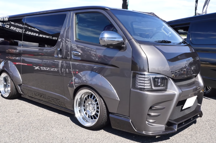 Modifikasi Toyota Hiace tampil gambot