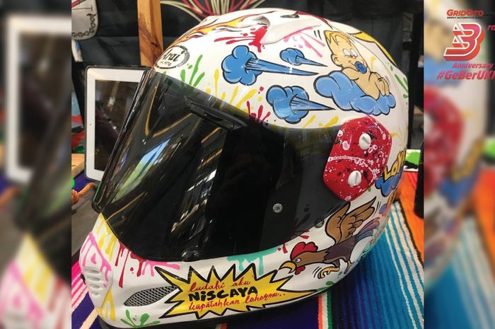 Ilustrasi. Hasil hand painting Nova di media helm