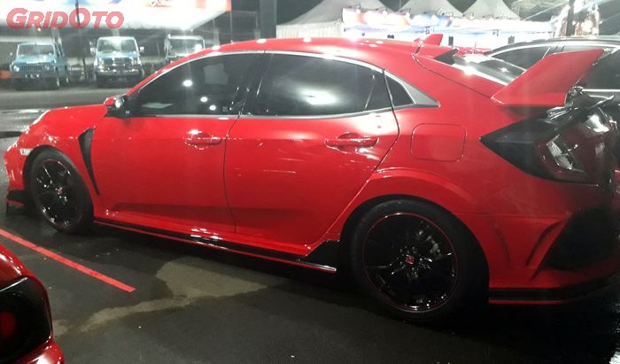 Honda Civic hatchback bergaya Type R