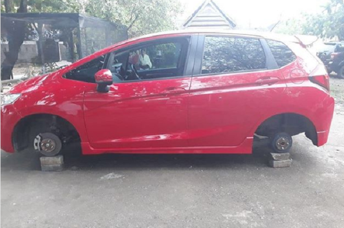 Pencurian ban Honda Jazz