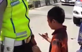 Video Bocah Ditilang Langsung Peluk Polisi, Nangis Takut Dipenjara