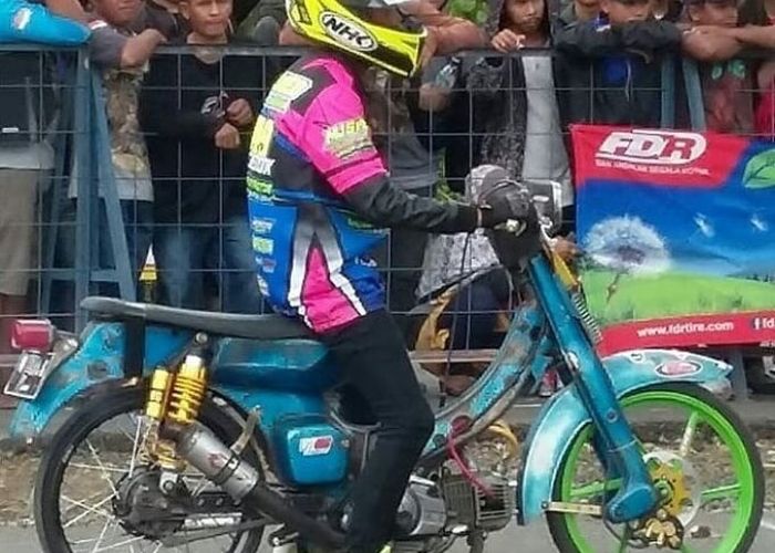 Motor Yamaha Jadul Ini Sepertinya Ada Yang Aneh Apanya Coba Gridoto Com